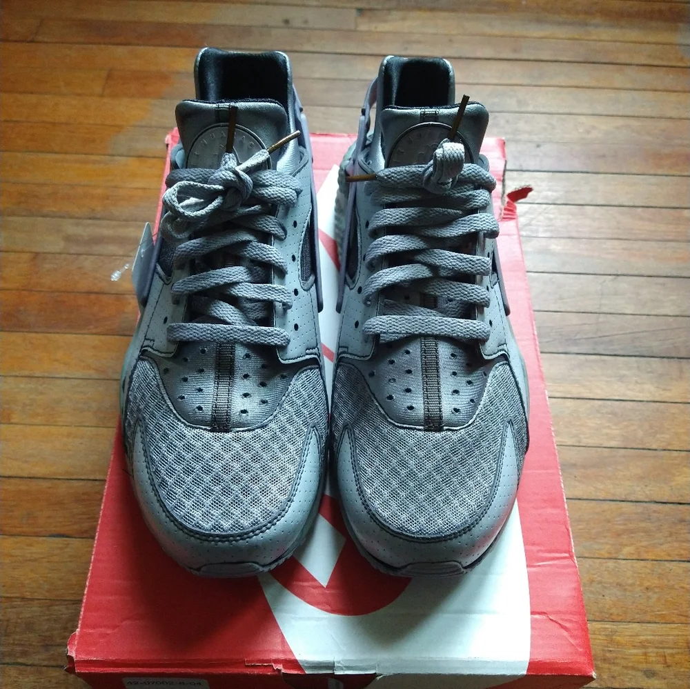 Nike - Picture 1 of 7